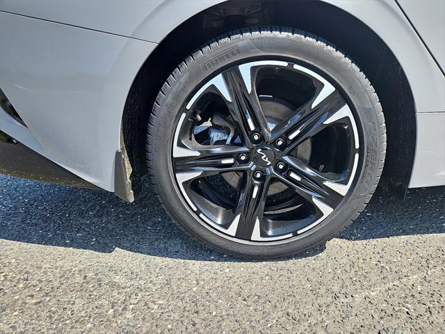Photo of 2022 Wolf Gray Kia K5