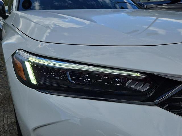 Photo of 2025 Platinum White Pearl Honda Civic Si