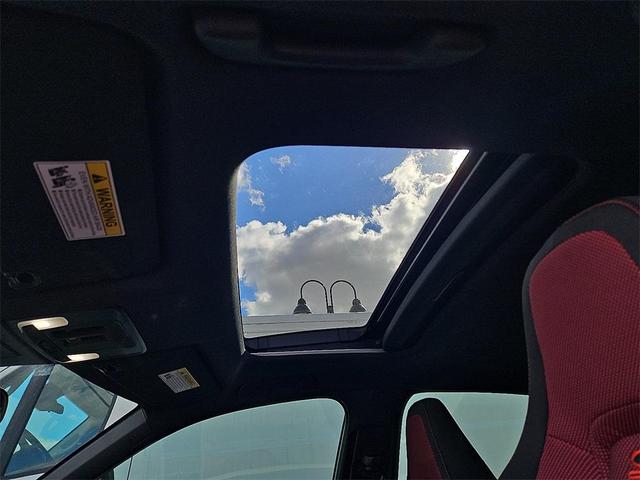 Photo of 2025 Platinum White Pearl Honda Civic Si