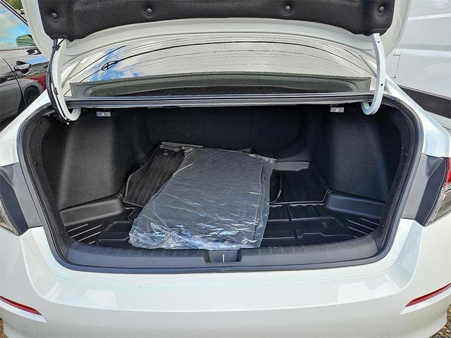 Photo of 2025 Platinum White Pearl Honda Civic Si
