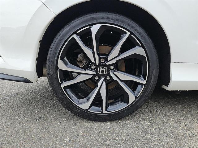 Photo of 2018 White Orchid Pearl Honda Civic