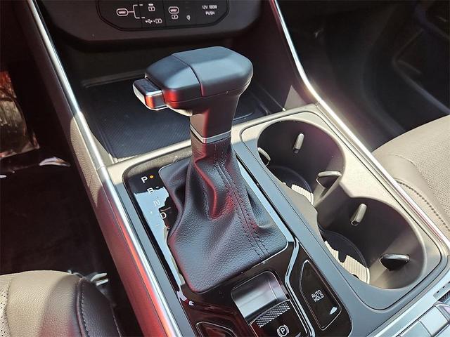 Photo of 2025 Ivory Silver Kia Carnival