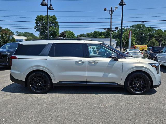 Photo of 2025 Ivory Silver Kia Carnival