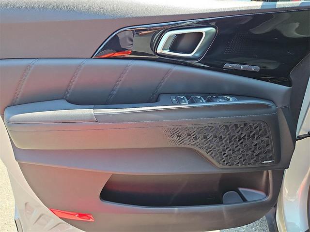 Photo of 2025 Ivory Silver Kia Carnival