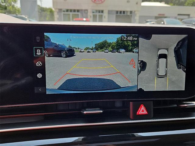 Photo of 2025 Ivory Silver Kia Carnival