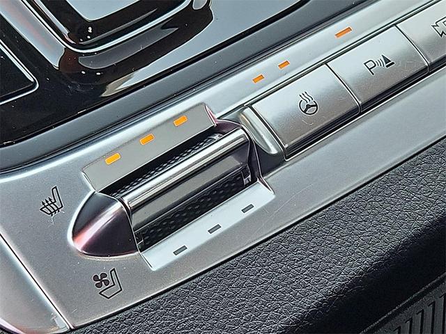 Photo of 2025 Ivory Silver Kia Carnival