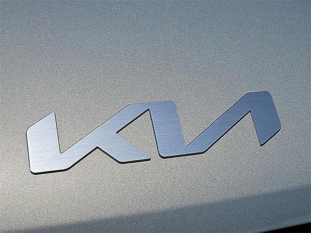 Photo of 2025 Ivory Silver Kia Carnival