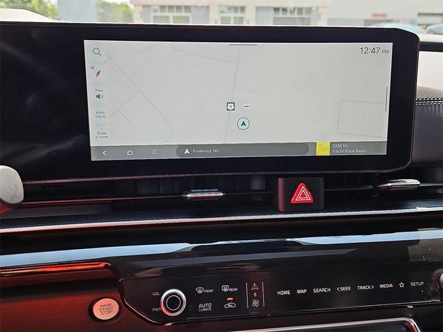 Photo of 2025 Ivory Silver Kia Carnival