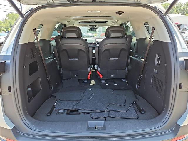 Photo of 2025 Ivory Silver Kia Carnival