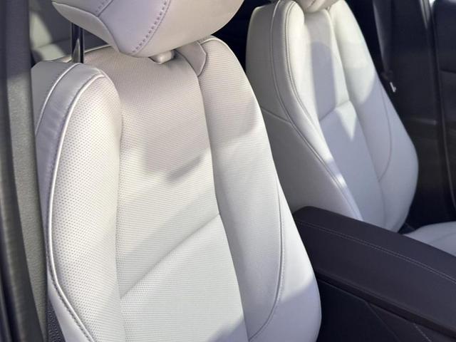 Photo of 2025 Snowflake White Pearl Mica Mazda CX-30