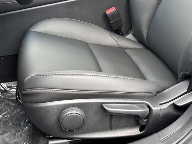Photo of 2025 Machine Gray Metallic Mazda Mazda3