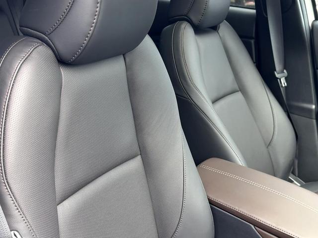Photo of 2025 Snowflake White Pearl Mazda CX-30