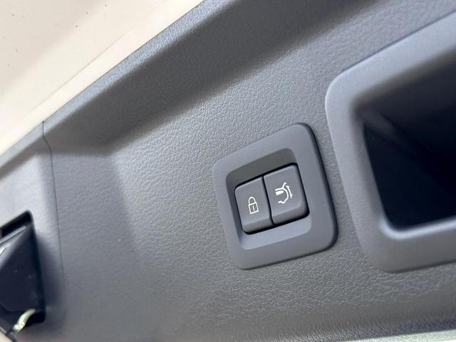Photo of 2025 Snowflake White Pearl Mazda CX-30