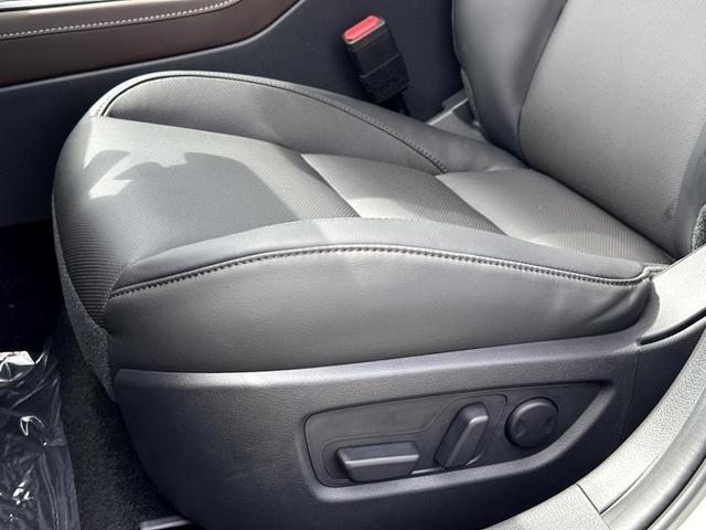 Photo of 2025 Snowflake White Pearl Mazda CX-30