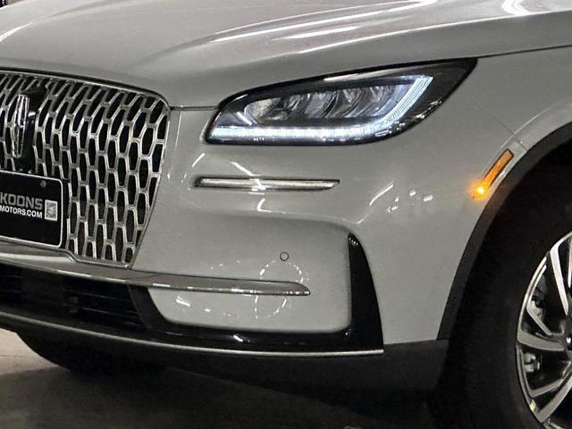 Photo of 2025 White Lincoln Corsair