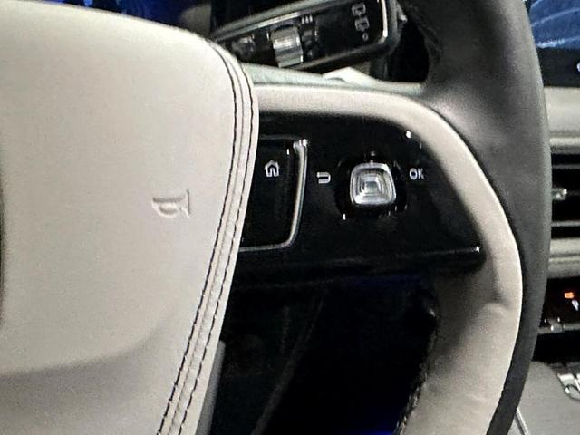 Photo of 2025 White Metallic Lincoln Aviator