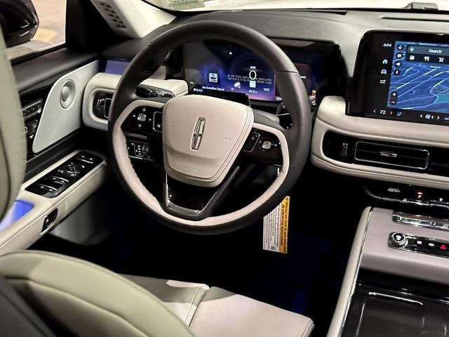 Photo of 2025 White Metallic Lincoln Aviator