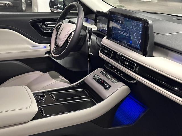 Photo of 2025 White Metallic Lincoln Aviator