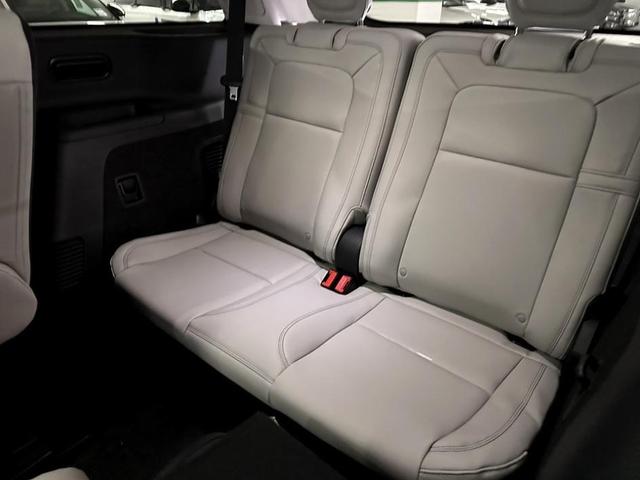 Photo of 2025 White Metallic Lincoln Aviator
