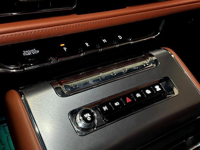 Photo of 2025 White Metallic Lincoln Aviator