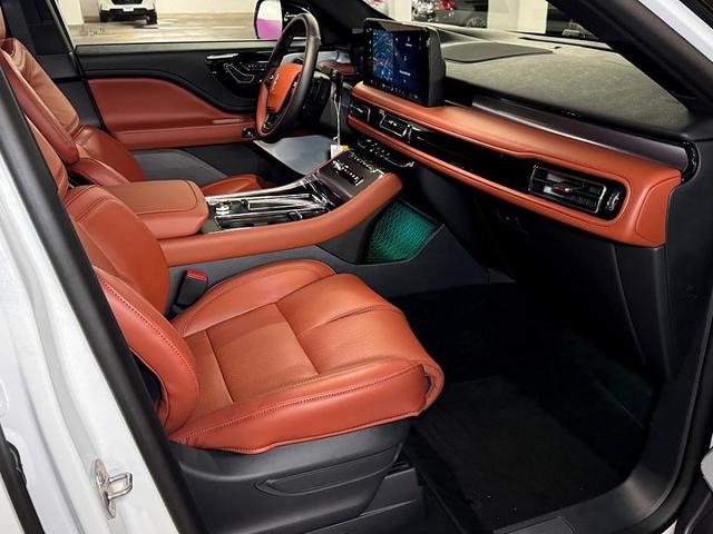 Photo of 2025 White Metallic Lincoln Aviator
