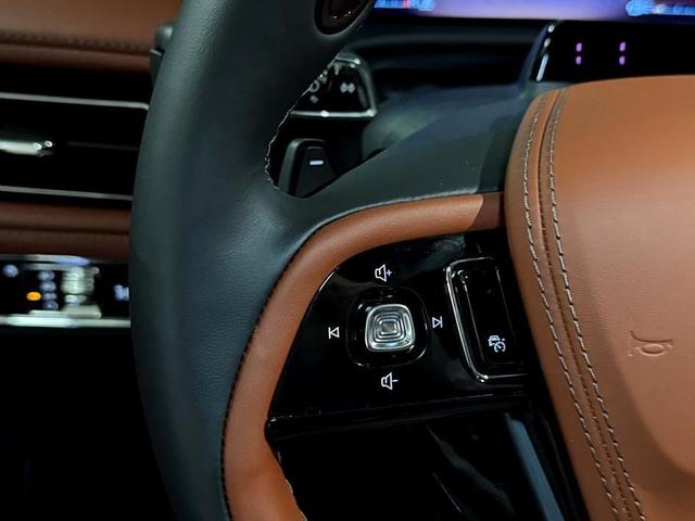 Photo of 2025 White Metallic Lincoln Aviator
