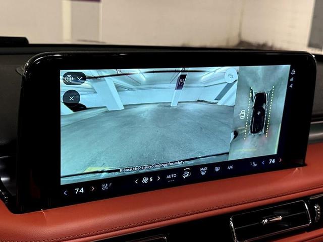 Photo of 2025 White Metallic Lincoln Aviator