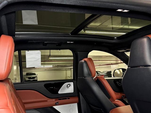 Photo of 2025 White Metallic Lincoln Aviator