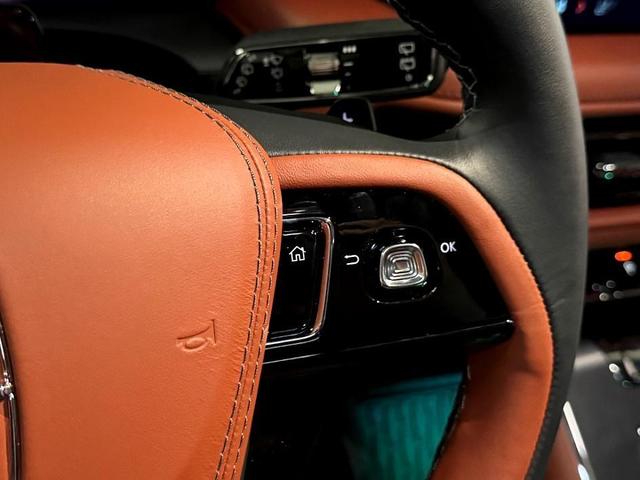 Photo of 2025 White Metallic Lincoln Aviator