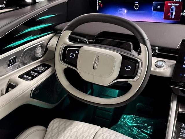 Photo of 2024 Infinite Black Metallic Lincoln Nautilus