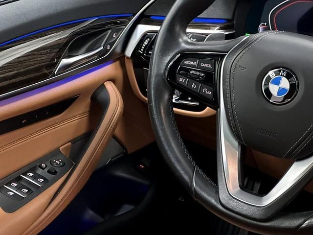 Photo of 2021 Black Sapphire Metallic BMW 540