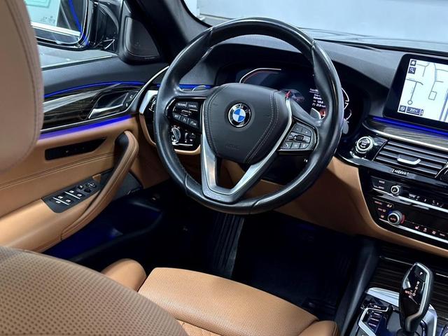 Photo of 2021 Black Sapphire Metallic BMW 540