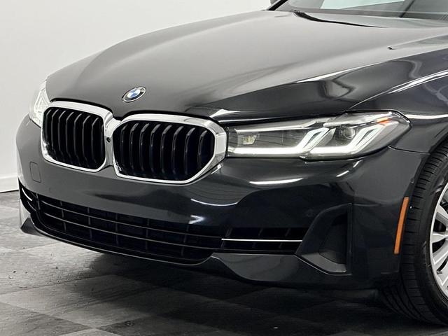Photo of 2021 Black Sapphire Metallic BMW 540
