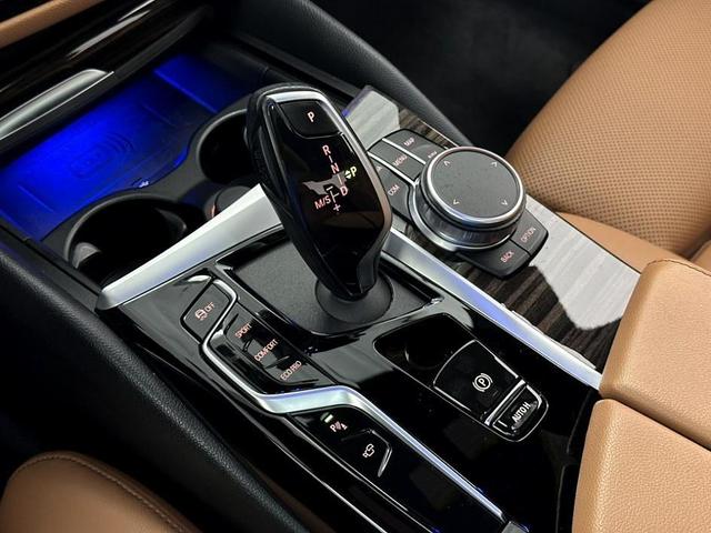 Photo of 2021 Black Sapphire Metallic BMW 540