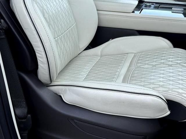 Photo of 2022 Metallic Lincoln Navigator