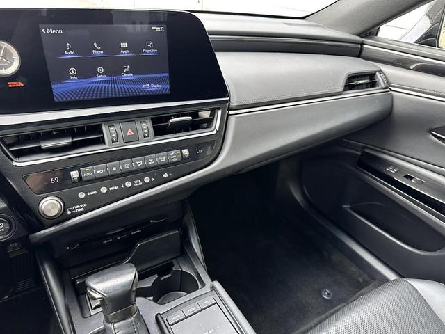 Photo of 2022 Obsidian Black Lexus ES 350