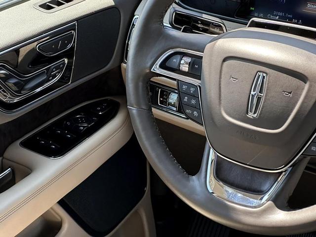 Photo of 2022 Pristine White Lincoln Navigator