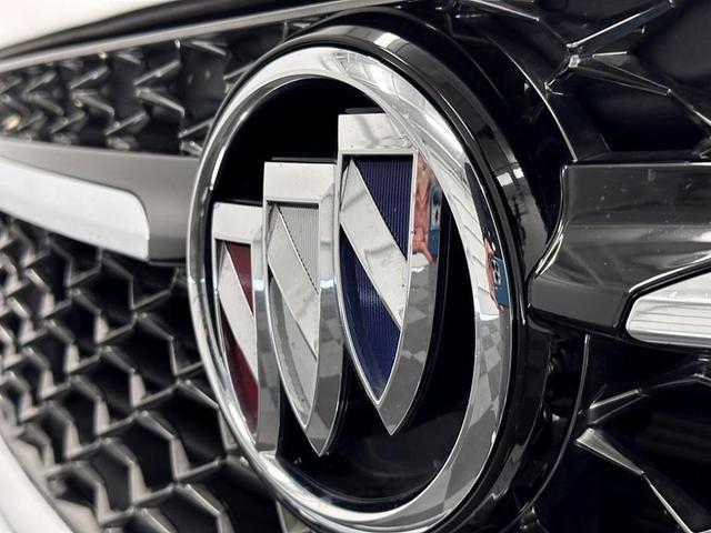 Photo of 2021 Summit White Buick Envision