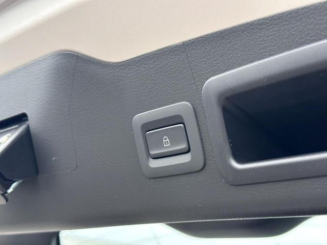 Photo of 2025 Quartz Metallic Mazda Mazda3