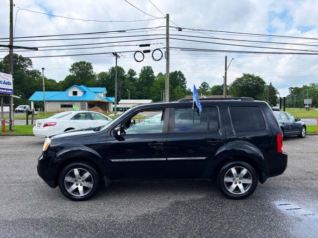 Photo of 2012 Black Honda Pilot