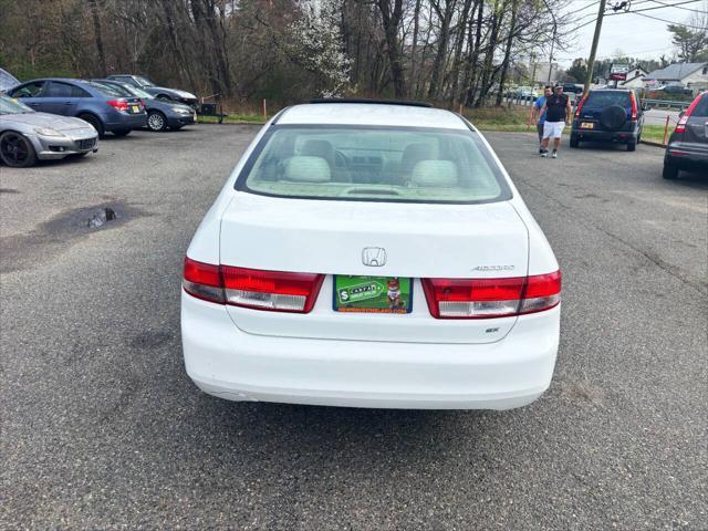 Photo of 2003 White Honda Accord