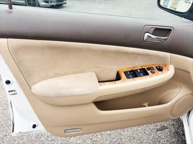 Photo of 2003 White Honda Accord