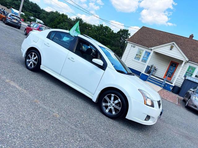 Photo of 2012 White Nissan Sentra