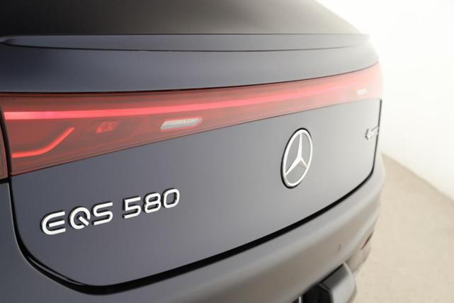 Photo of 2022 Twilight Blue Metallic Mercedes-Benz EQS 580