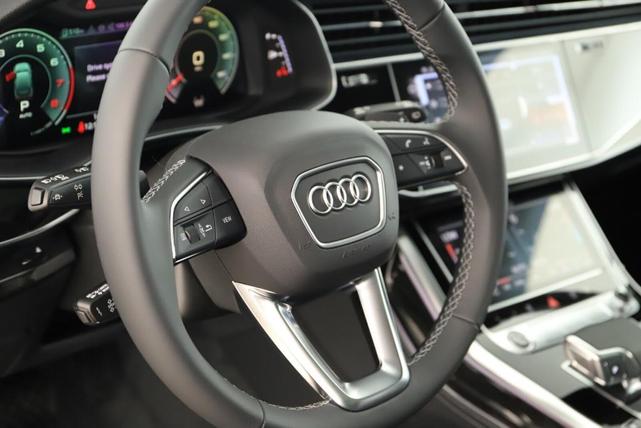 Photo of 2025 Mythos Black Metallic Audi Q7