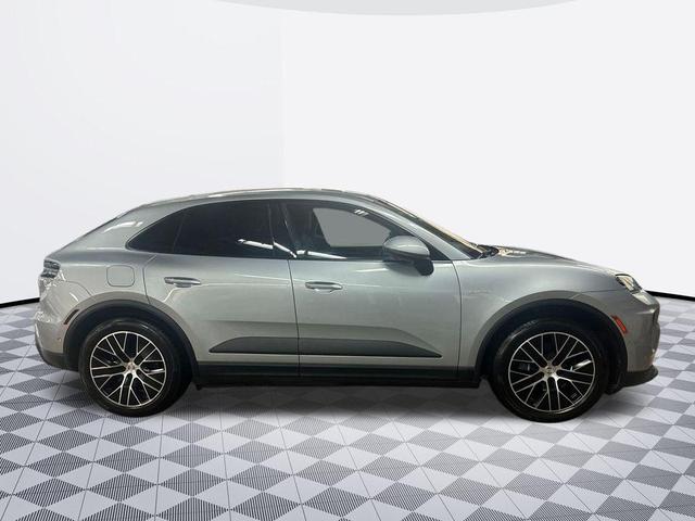 Photo of 2025 Dolomite Silver Metallic Porsche Macan