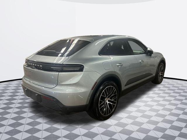Photo of 2025 Dolomite Silver Metallic Porsche Macan