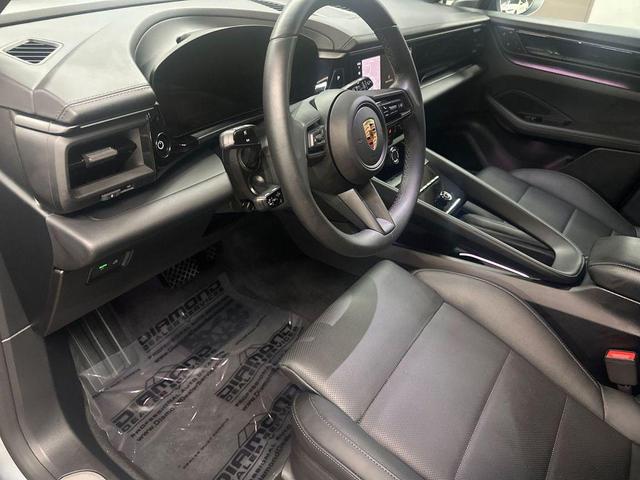 Photo of 2025 Dolomite Silver Metallic Porsche Macan