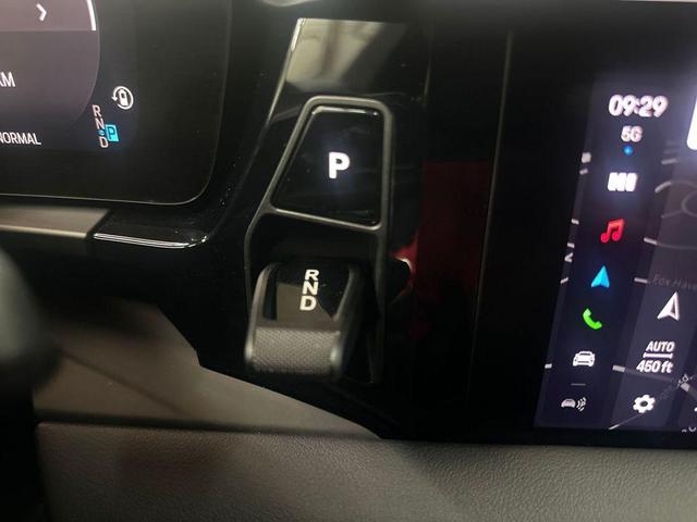 Photo of 2025 Dolomite Silver Metallic Porsche Macan