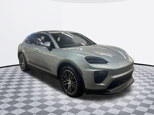 Photo of 2025 Dolomite Silver Metallic Porsche Macan